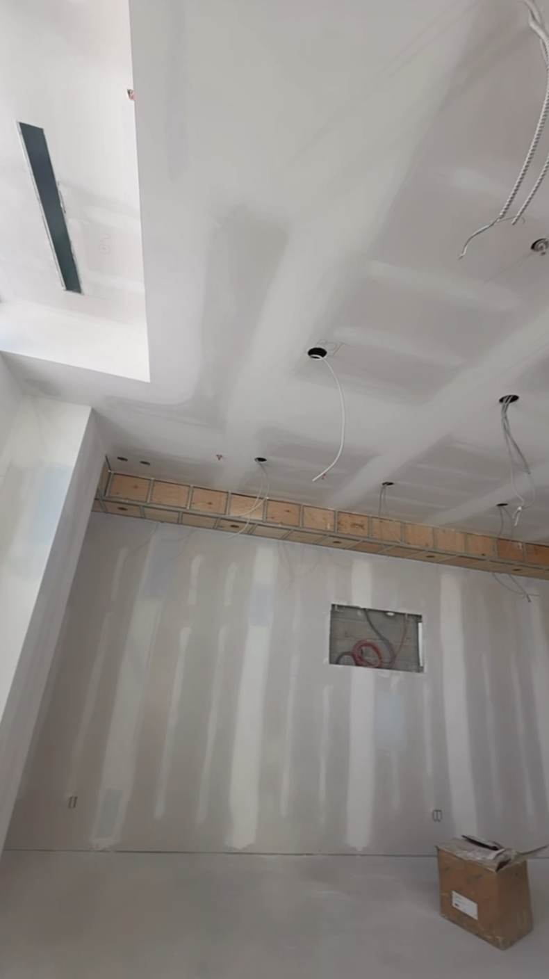 Finished drywall ceiling and bulkhead taping in a commercial interior